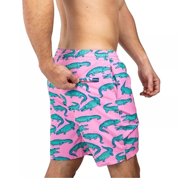 Chubbies Pink and Green Alligator the Glades Swim Trunks 5.5” inseam Size XL - Picture 5 of 5